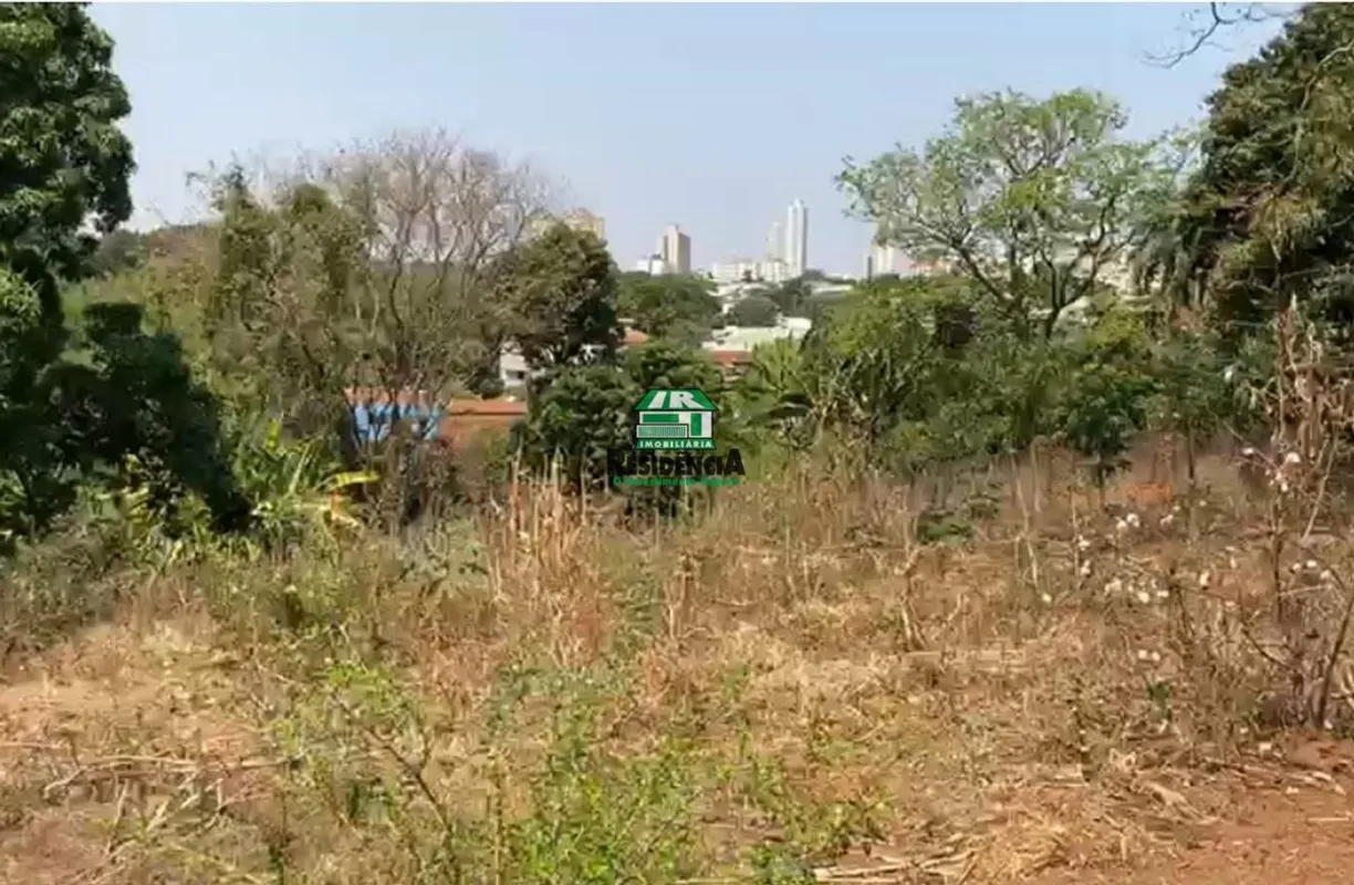 Ponto Comercial Contendo:- 08 Lojas;- 08 Apartamentos c/ 03 Quartos sendo suítes...