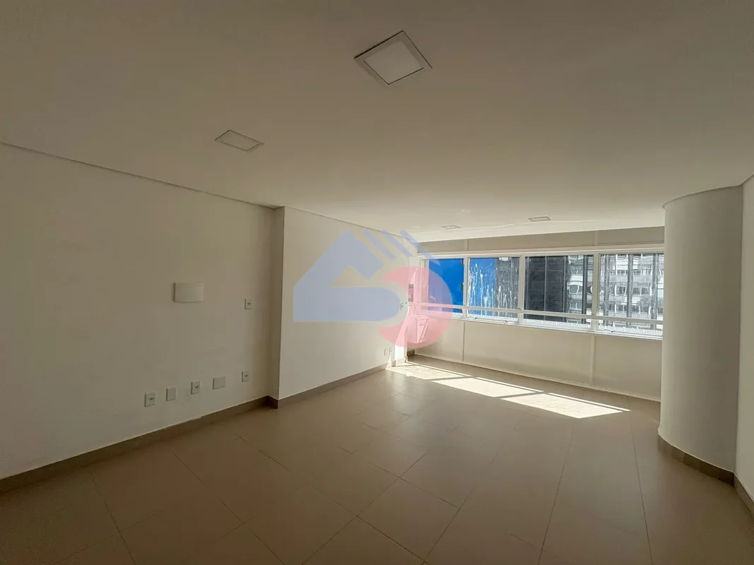 SALA COMERCIAL EM VÃO LIVRE NO EDIFÍCIO SEGURADORAS - SETOR BANCÁRIO SUL, LOCALI...