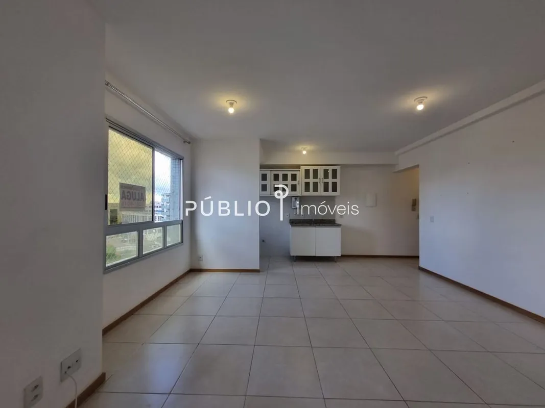 A Públio Imóveis está alugando uma kitnet no Place Eight, composta por uma ampla...