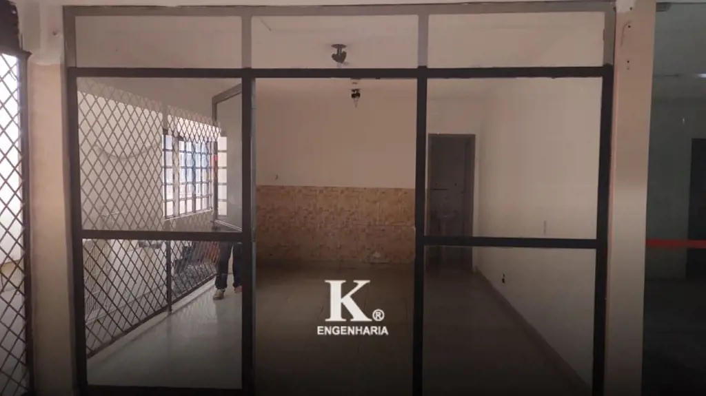 Edifício comercial com amplas salas de 40 m2 de área e banheiro privativo, local...