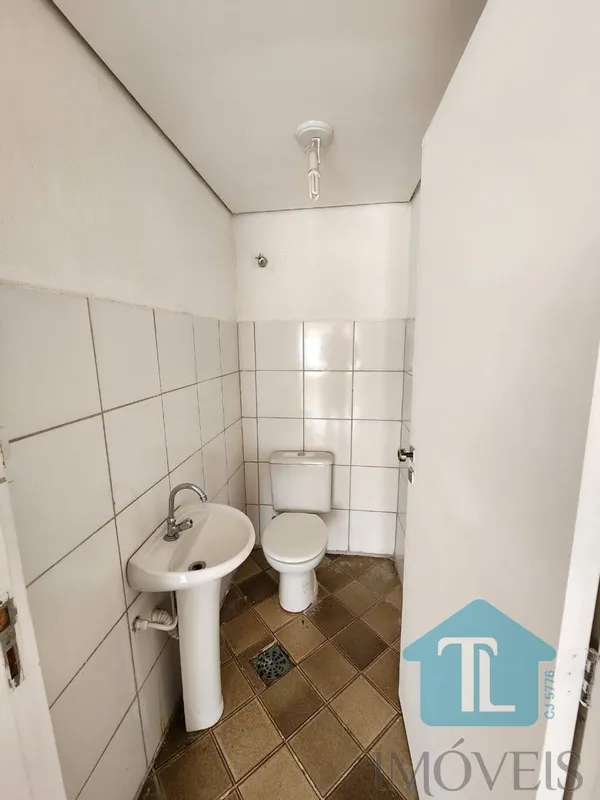 OTIMA LOJA COM SUBSOLO E BANHEIRO, COM 3 ACESSOS, SENDO DOIS PELA PARTE INTERNA ...