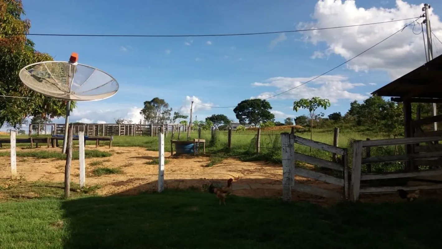 Fazenda a 30 km de Unaí MG 188 , sentido cabeceiras de Goiás e Cabeceira Grande ...