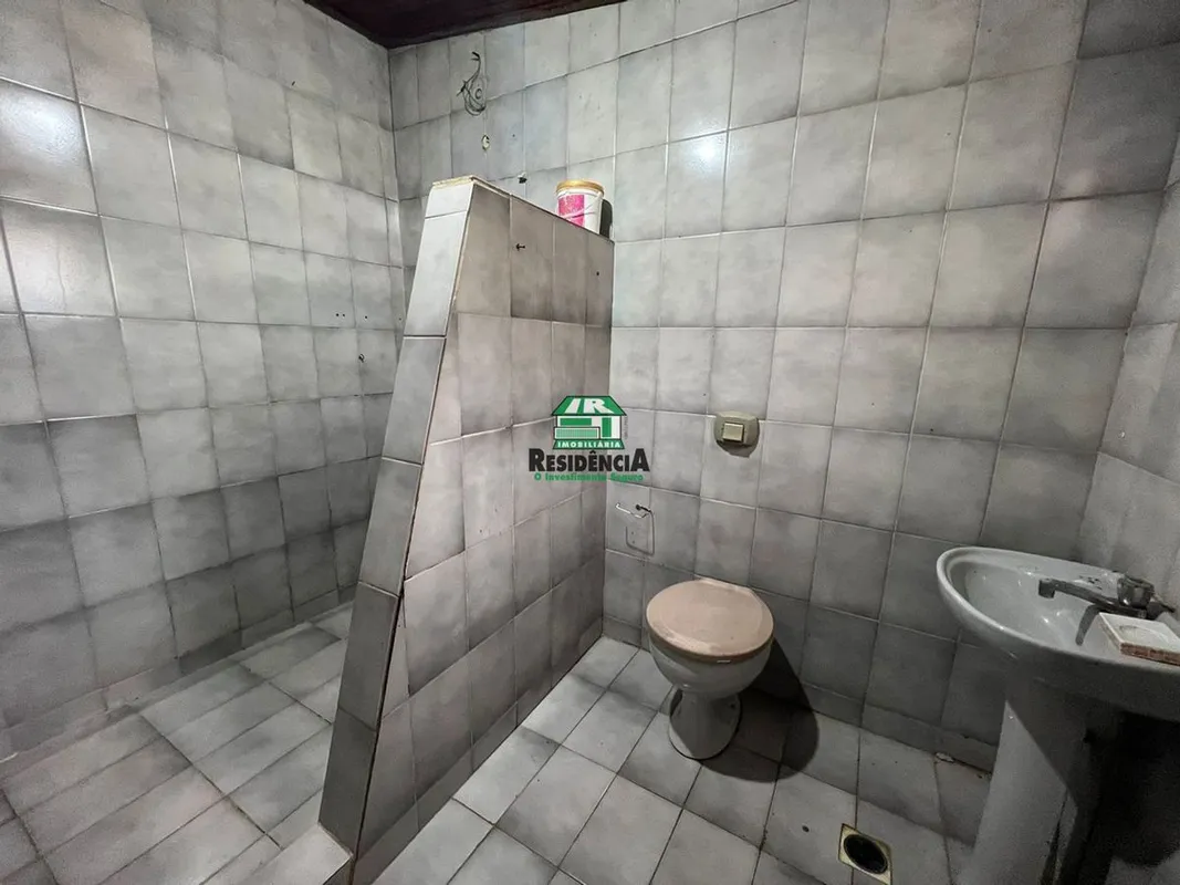 - 03 quartos sendo um suíte.-Banheiro social.- Área de lazer com piscina.- Garag...