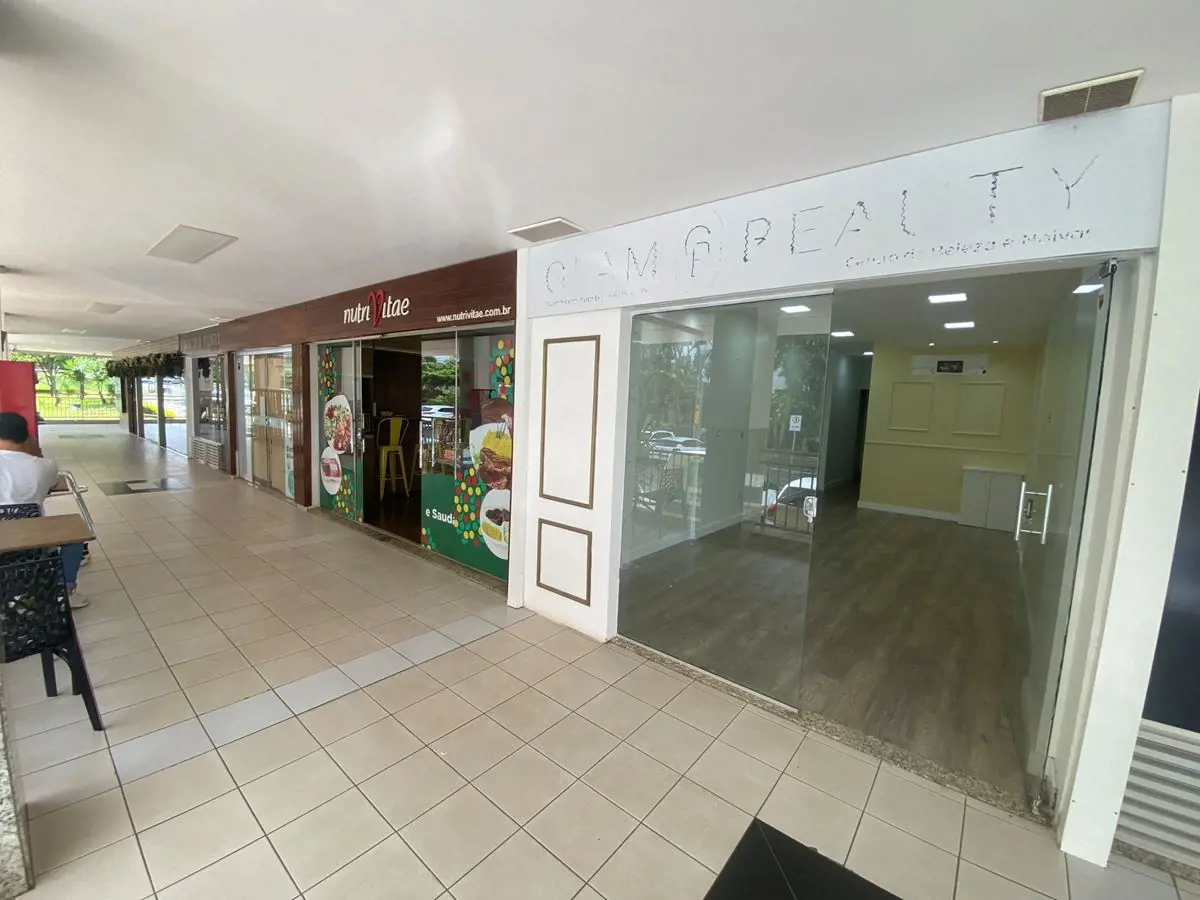 Vende-se excelente loja situada em quadra nobre do Sudoeste, localizada no Ed. B...