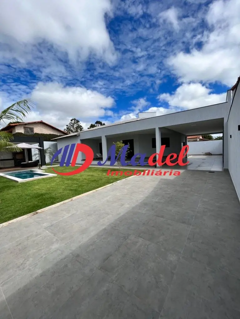 Madel Imobiliária vende excelente casa no condomínio Vivendas Serrana, DF 425.DE...
