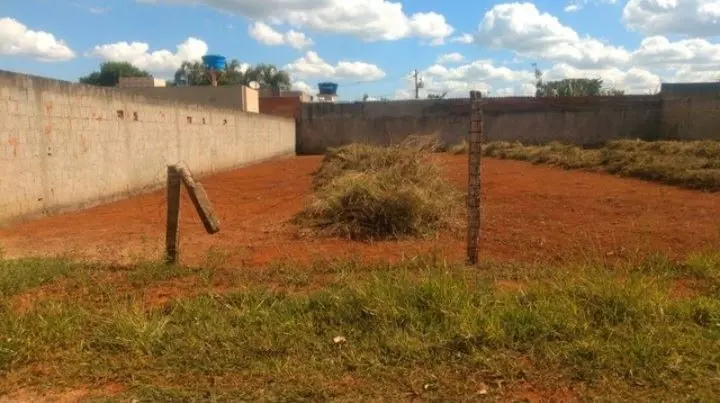 VENDO ÓTIMO LOTE .Condomínio estância quintas da alvorada.Na Quadra 01.Próximo a...