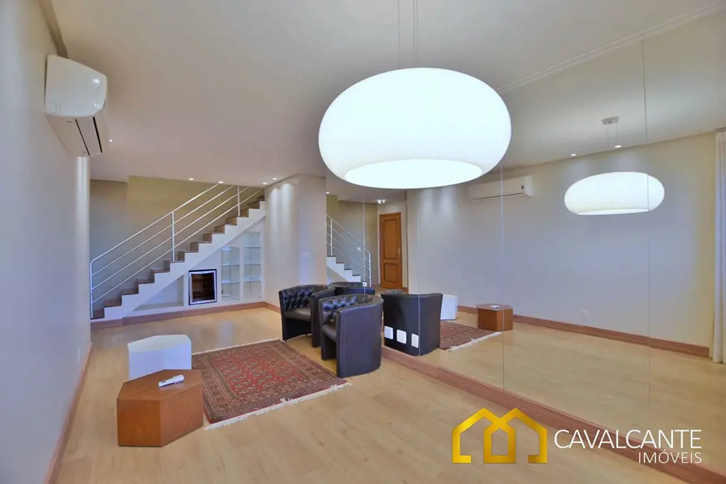 Refinado e acolhedor, este apartamento de cobertura na SQN 214, ASA NORTE, Brasí...