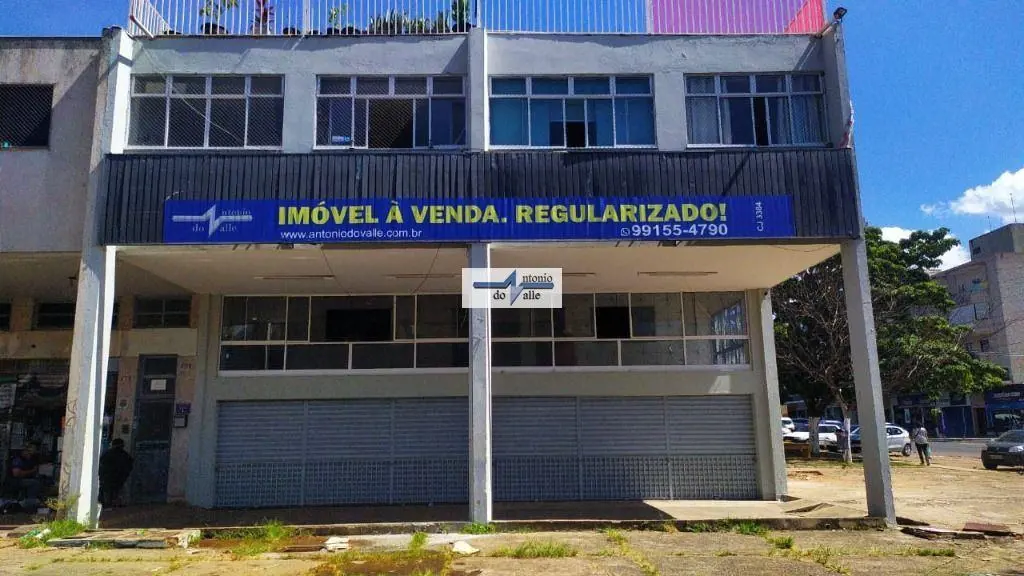 - 179,22m²;- Loja com subsolo;- Esquina de quadra;- Frente para o sentido do trâ...
