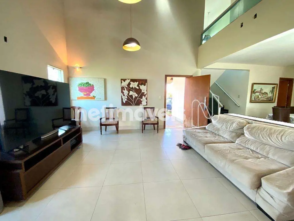 Casa muito bem construída. Área construída de 180m² em um lote de 1500m². São 2 ...
