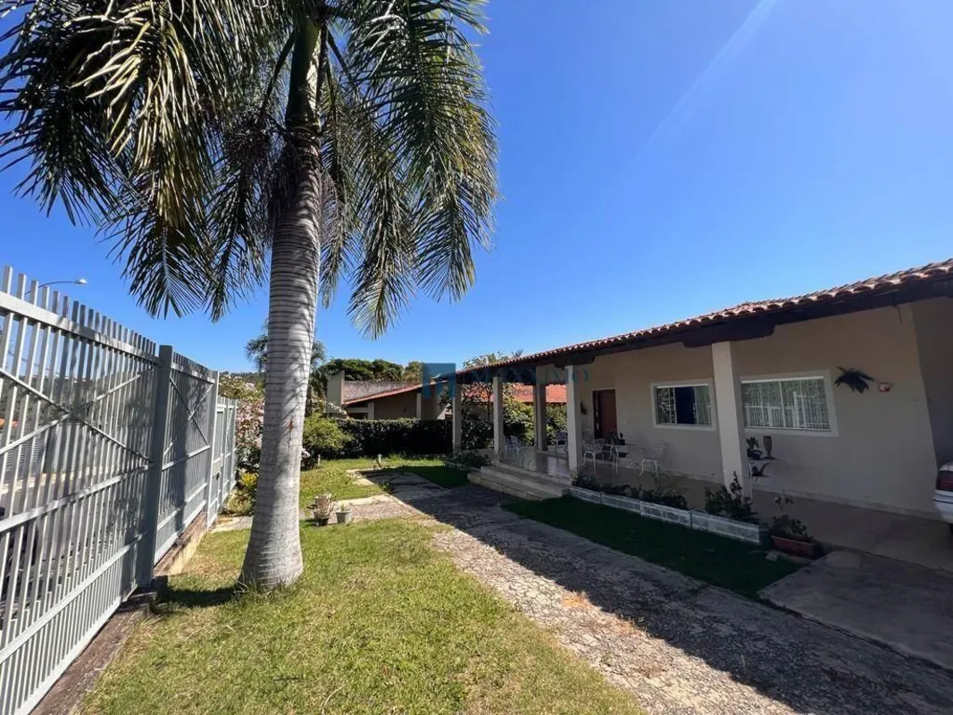 Linda Casa no Condomínio Residencial Interlagos Casa com 452,57m² de área útil e...