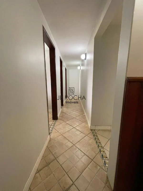 JB ROCHA IMÓVEIS ALUGA:Excelente casa no Condomínio Quintas do Sol, composta por...