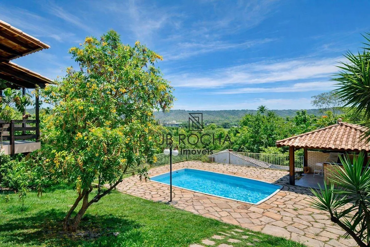 JB ROCHA IMÓVEIS VENDE COM EXCLUSIVIDADECasa térrea no Condomínio Solar da Serra...