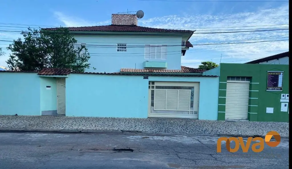 Casa Sobrado 5 quartos ,varanda gourmet, com churrasqueira a carvão e fogão caip...