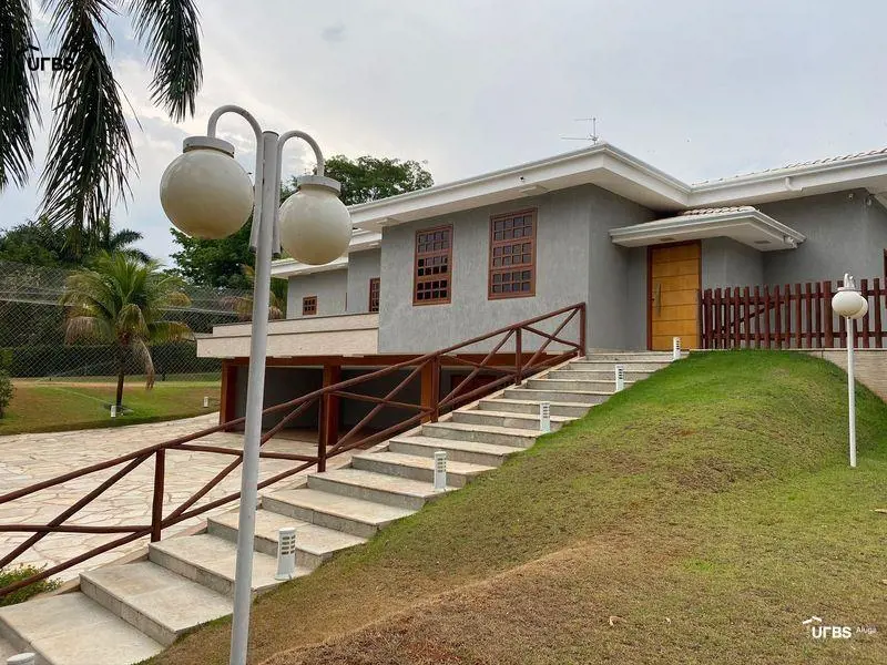 Luxuosa casa térrea no Condomínio Alta Vista I, em Senador Canedo. Possui 5.056m...