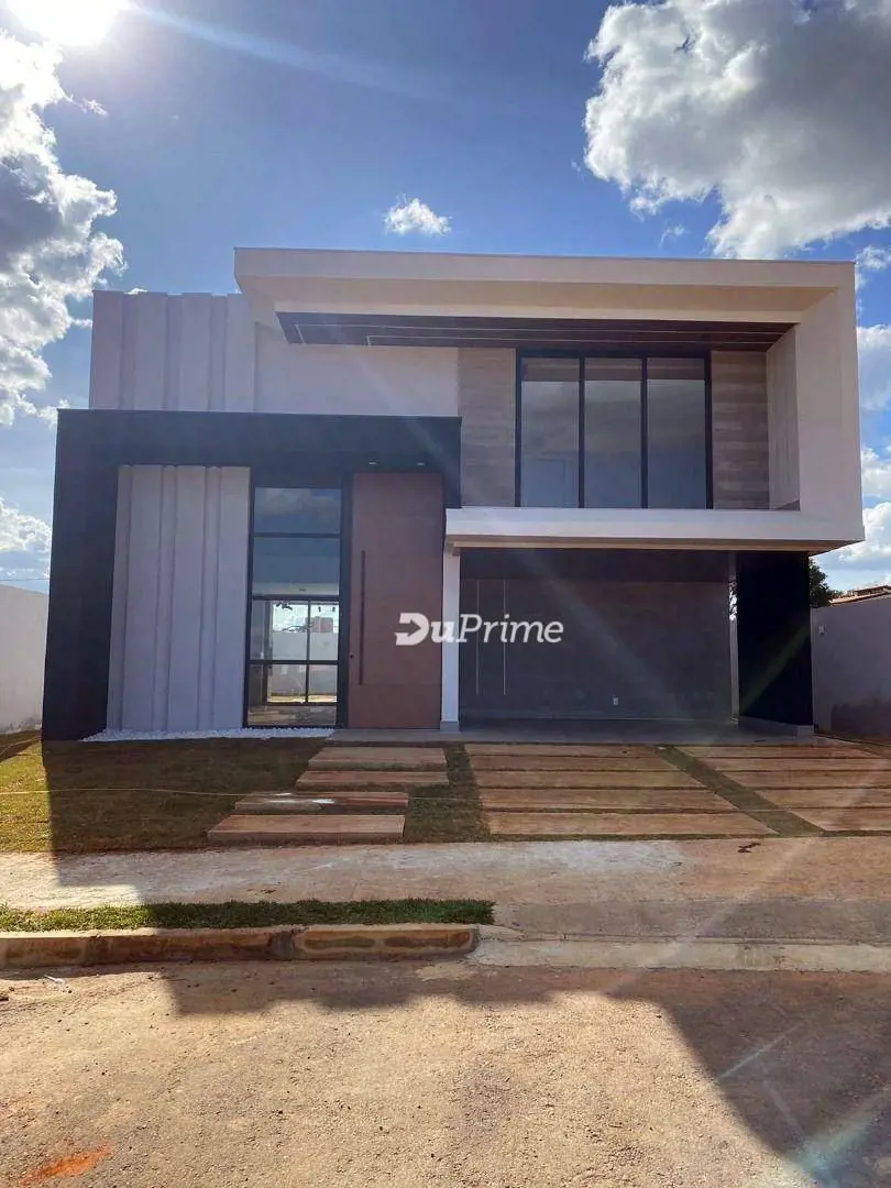 Duprime Imobiliária VENDECasa com Piscina no Condomínio Le Premier - Quadra 1 Lu...