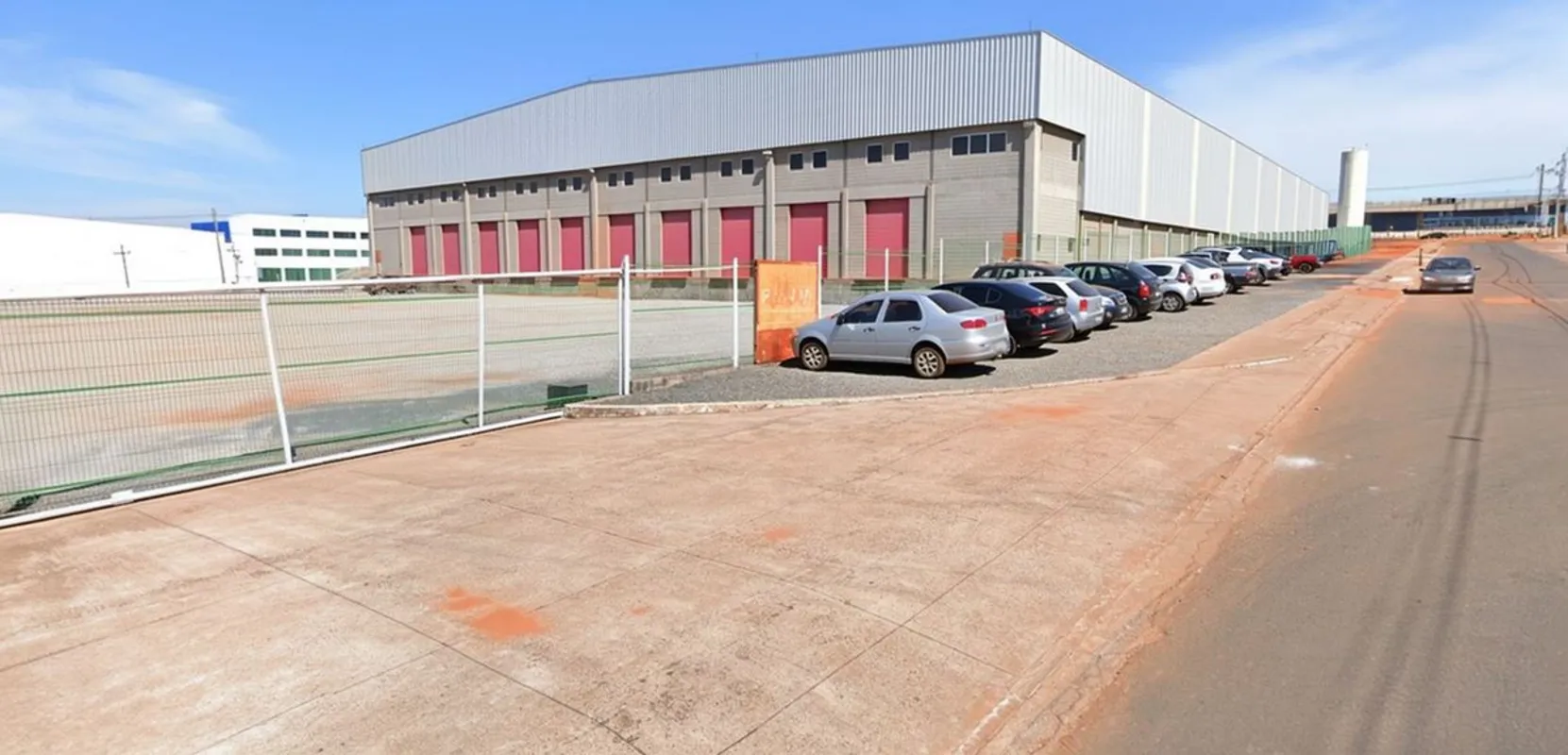 Galpão classe A com área bruta locável (ABL) de 7.257,72 m², sendo 6.749,94 m² d...