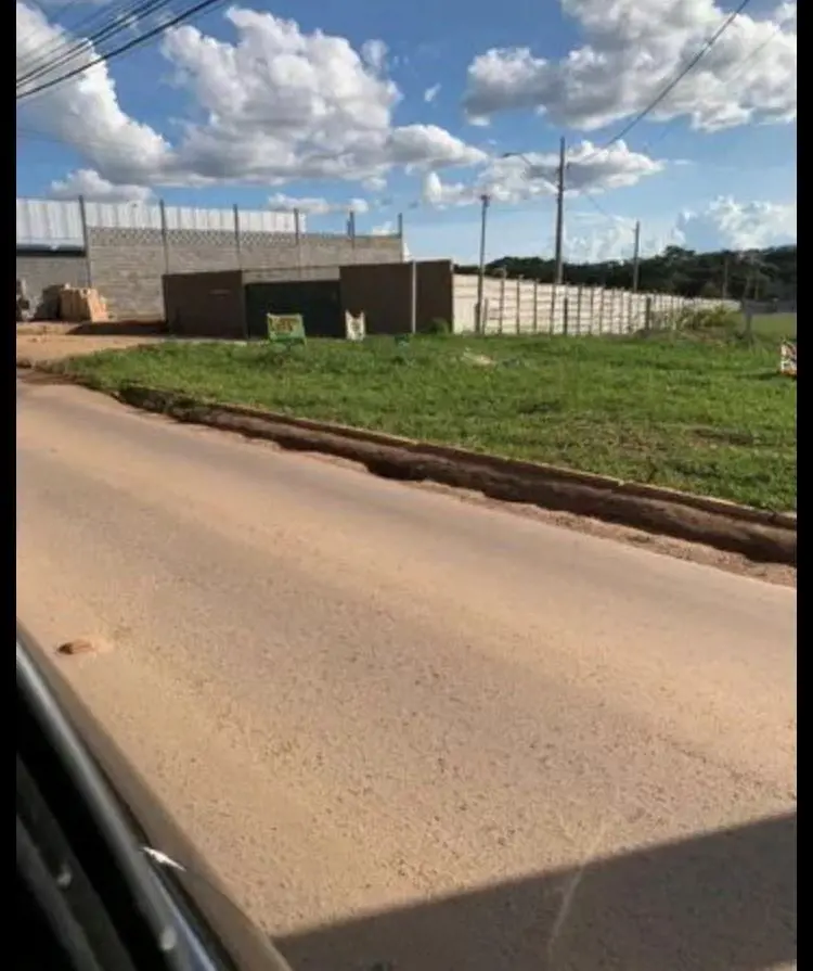 Lote plano bem localizado em condomínio Ouro verde lote totalmente plano filé pr...