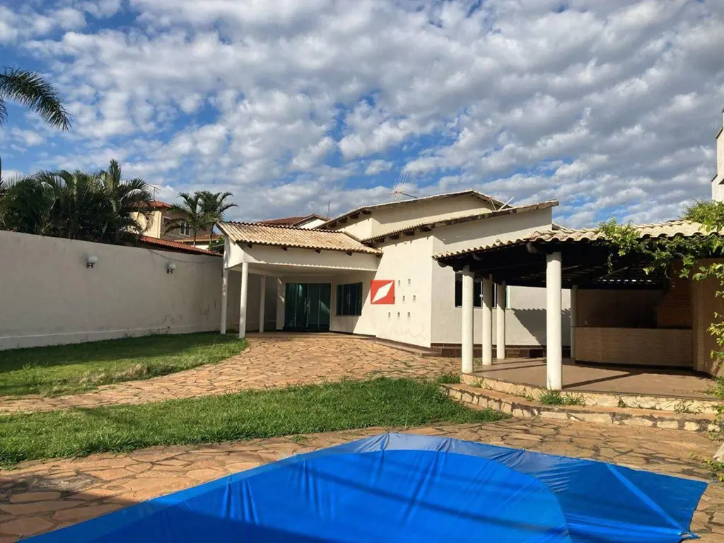 Descubra o privilégio de viver em uma residência que une amplitude, conforto e s...