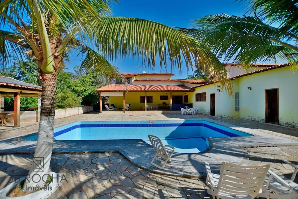 JB ROCHA IMÓVEIS VENDE ( ACEITA PERMUTA )Casa integrada a natureza no Condomínio...
