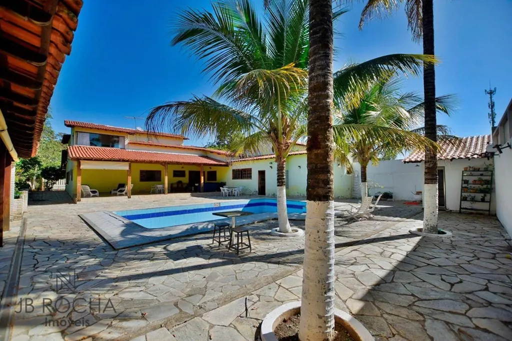 JB ROCHA IMÓVEIS VENDE ( ACEITA PERMUTA )Casa integrada a natureza no Condomínio...