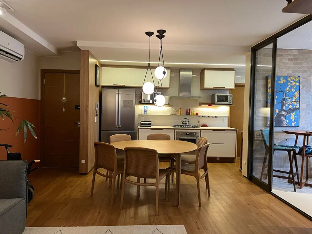 Apartamento da construtora EMPLAVI, com idade aproximada de 04 anos, de alto pad...