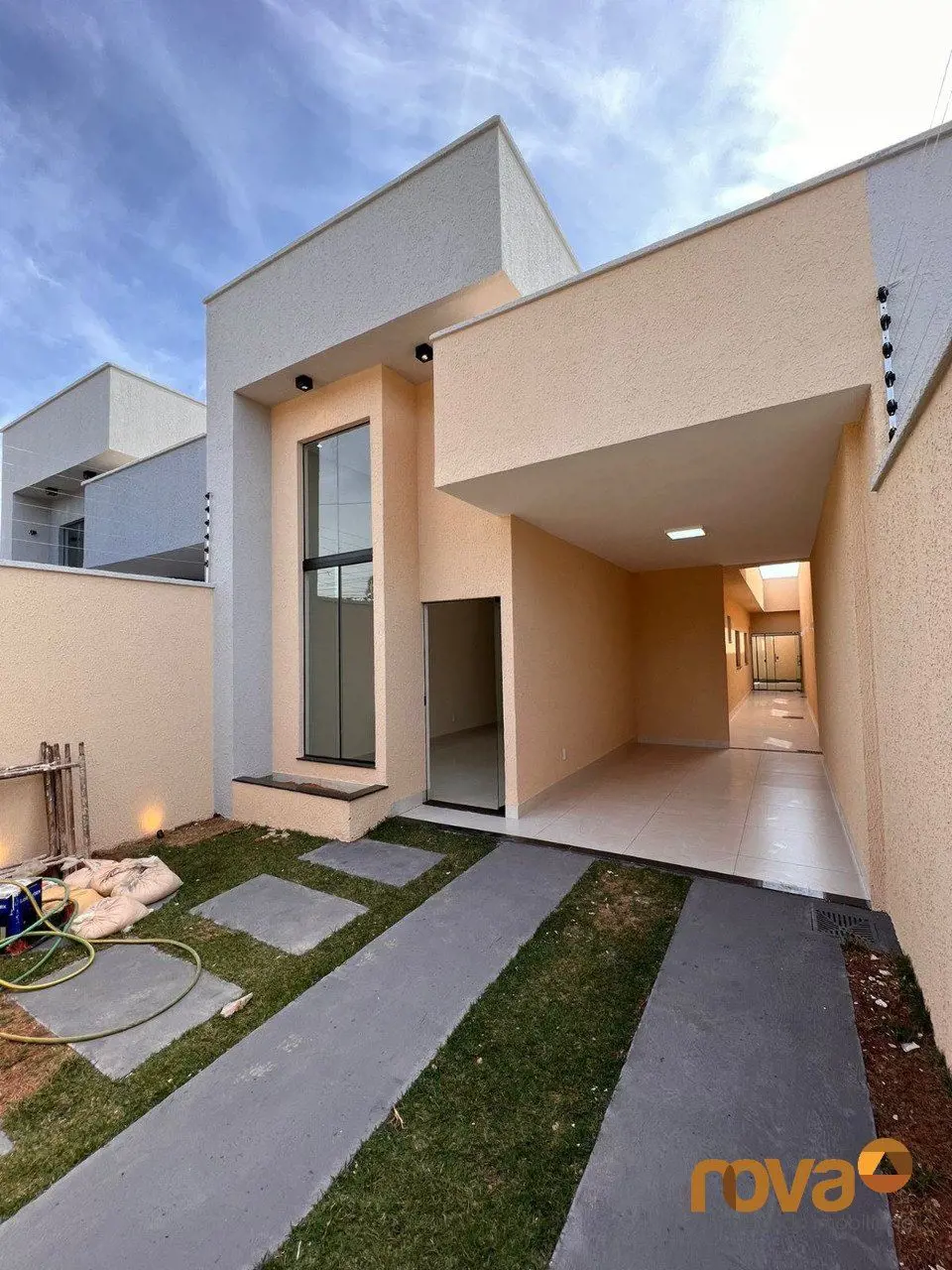 Casa 3 quartos sendo 1 Suíte, varanda gourmet, quintal, garagem para 2 carros co...