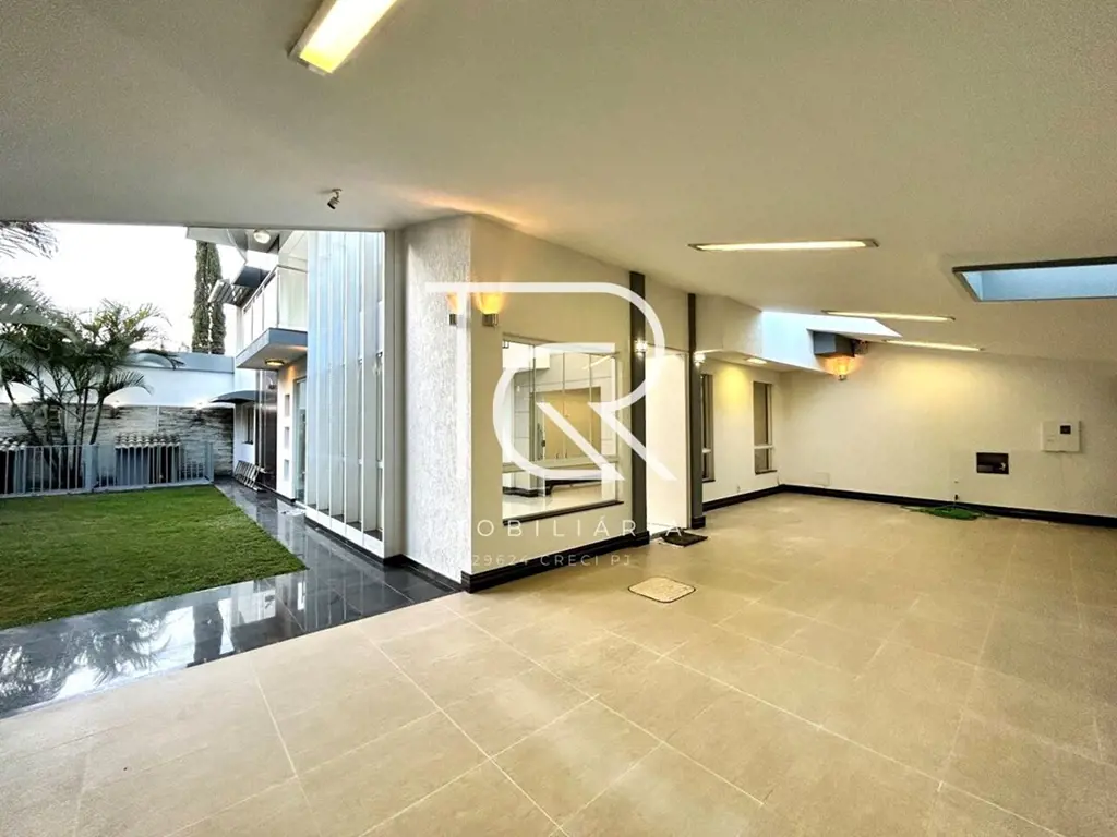 TRG Imobiliária ALUGA ! Casa de esquina, moderna e com altíssimo nível de acabam...