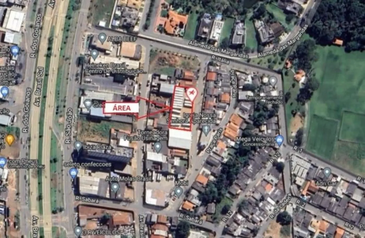 Excelente área composta por 5 lotes (4 à 8) com área total de 1.800m. Área plana...
