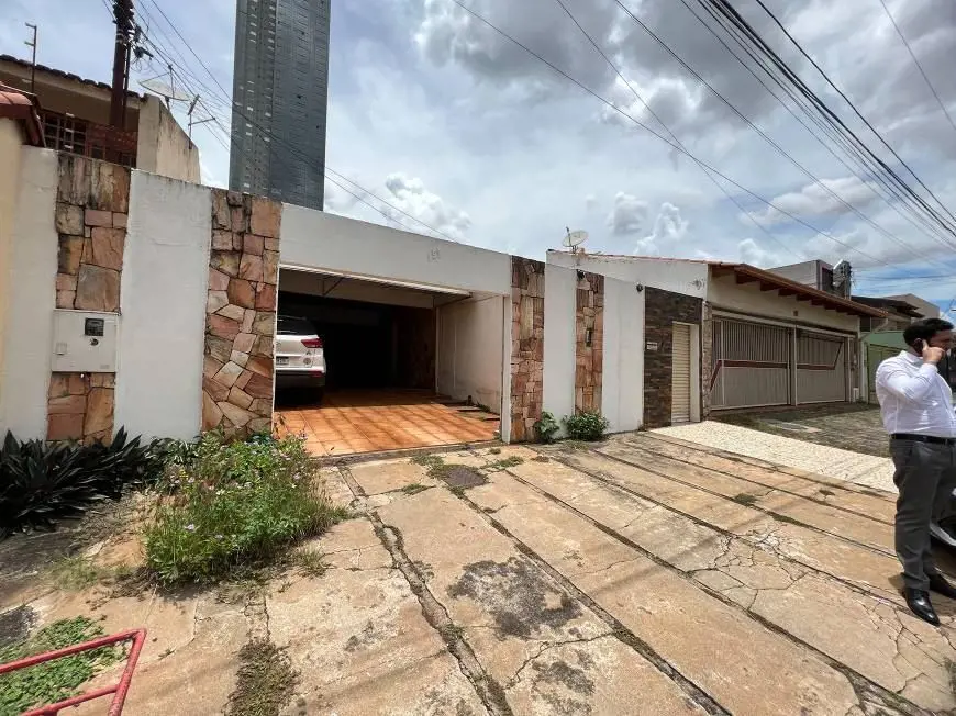 Sobrado para venda possui 268 metros quadrados com 4 quartos em Nova Suiça - Goi...