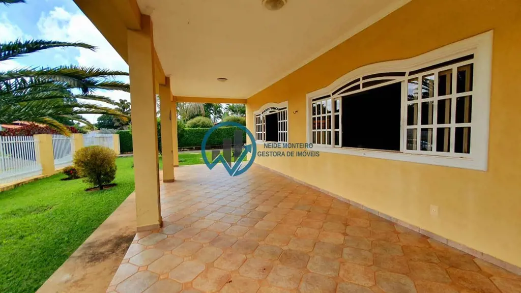 Descubra esta oportunidade única no coração do Park Way, em Brasília: uma bela c...