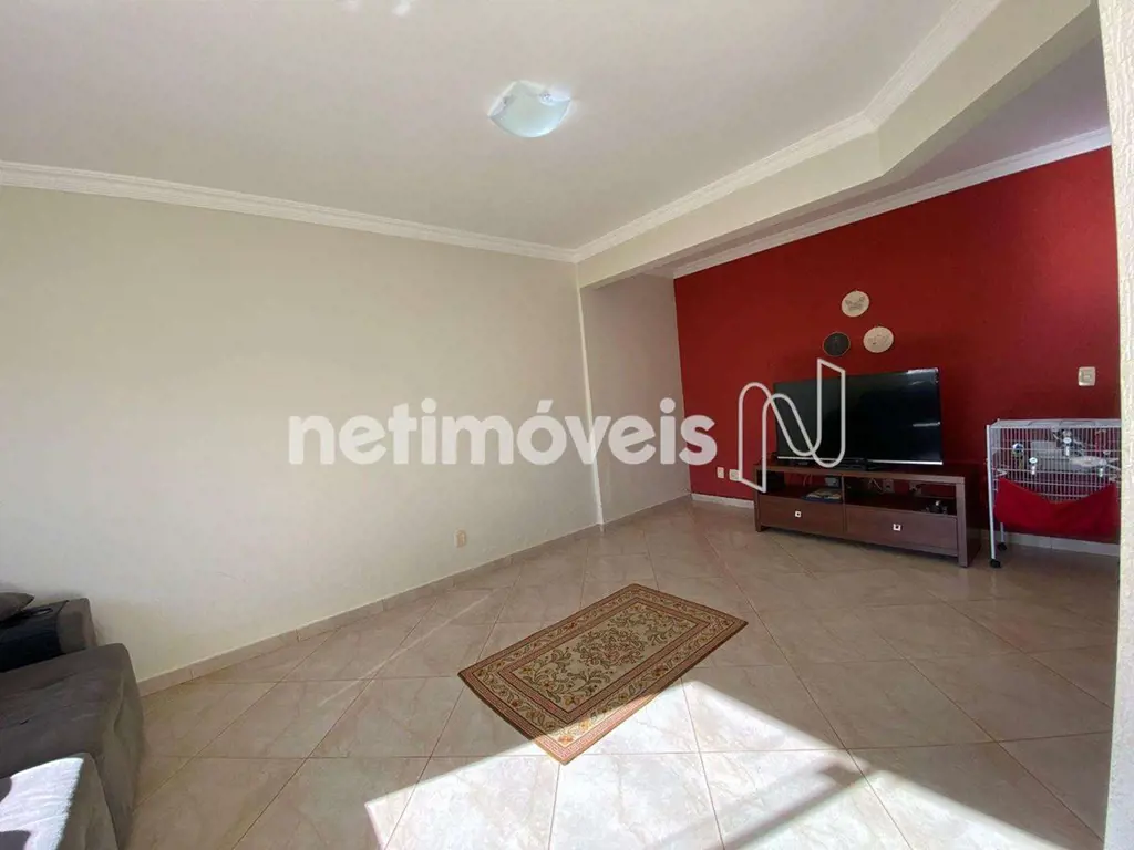 LOCALIZAÇAO: Localizada no condomínio Quintas do Sol, Jardim Botânico, próximo a...