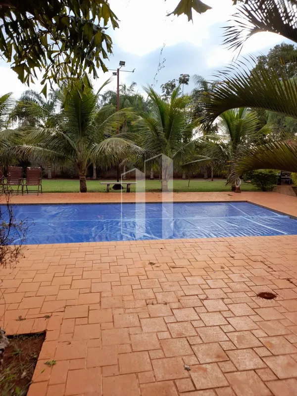 Chácara de 10.000 m² com 5 suítes, cozinha com copa, sala grande, dispensa, área...