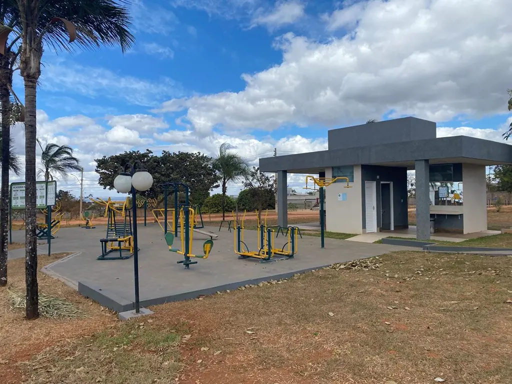 Vendo excelente lote, murado, ótima localização…Localização: Condomínio Privê Mo...