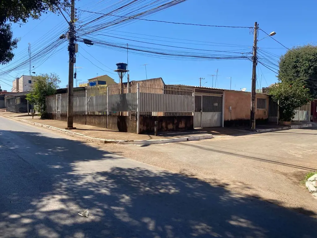 Ofereço a venda, casa na QNP 24 – Conjunto C – Ceilândia – DF, com as seguintes ...