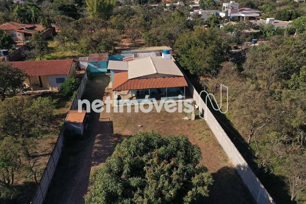 Casa possui três quartos, todos eles suítes, você e sua família terão o máximo d...