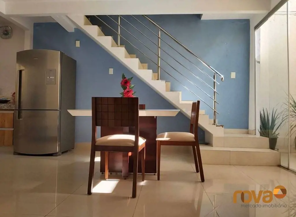 Casa em Condomínio fechado, com 3 quartos, sendo 1 suíte,rico em armários ,churr...