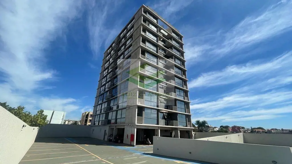 Excelente apartamento semi-mobiliado, composto por um quarto com armário e cama,...
