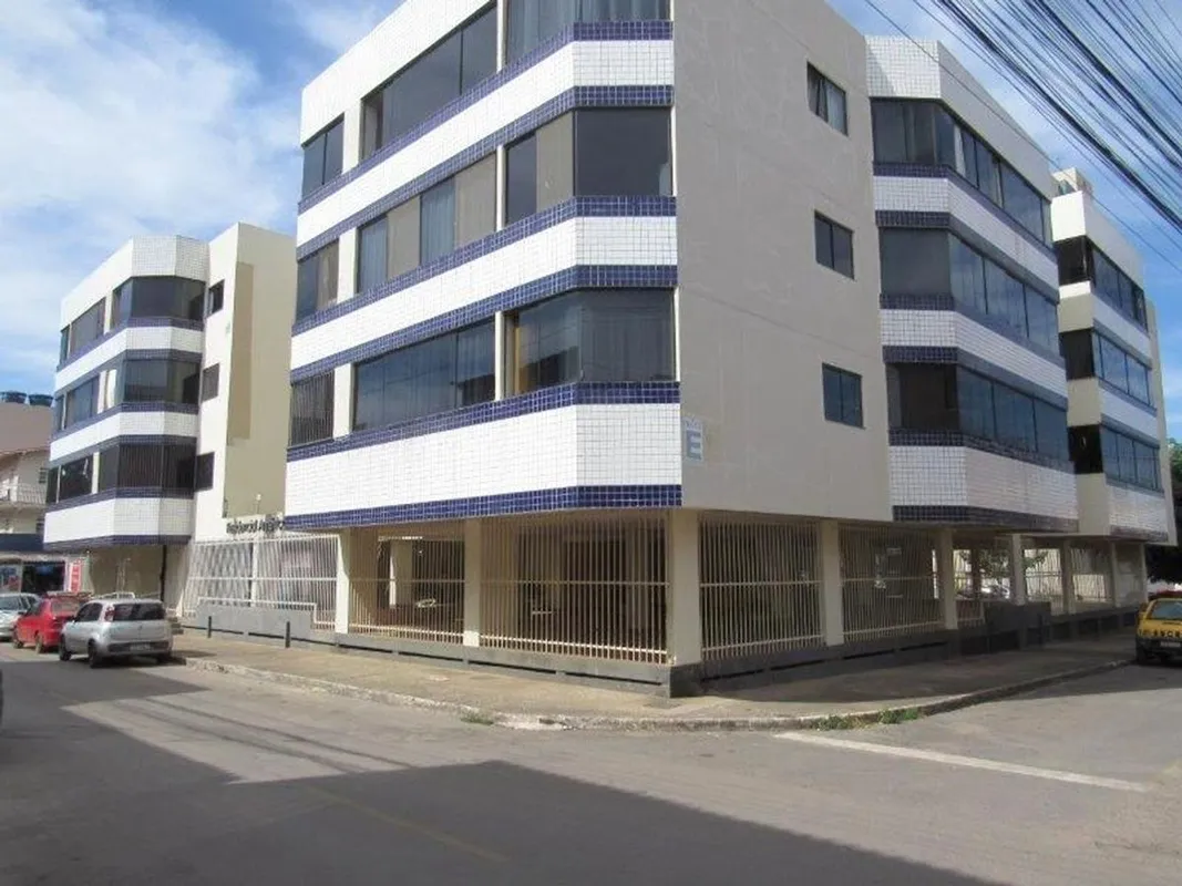 GARAGEM SUBTERRÂNEA. PRÉDIO REFORMADO E COM SEGURANÇA 24 HORAS. -SALA COM PAINEL...