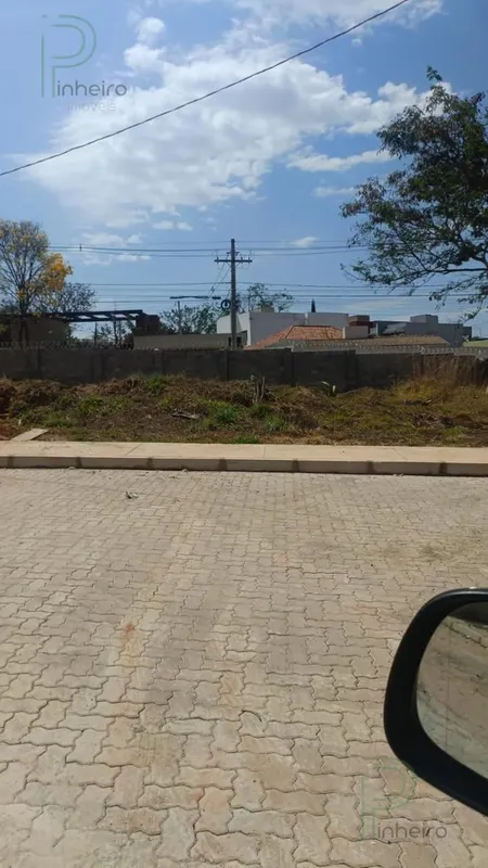  Excelente terreno a venda com 300M² em novo Condomínio no Jardim Botânico chama...