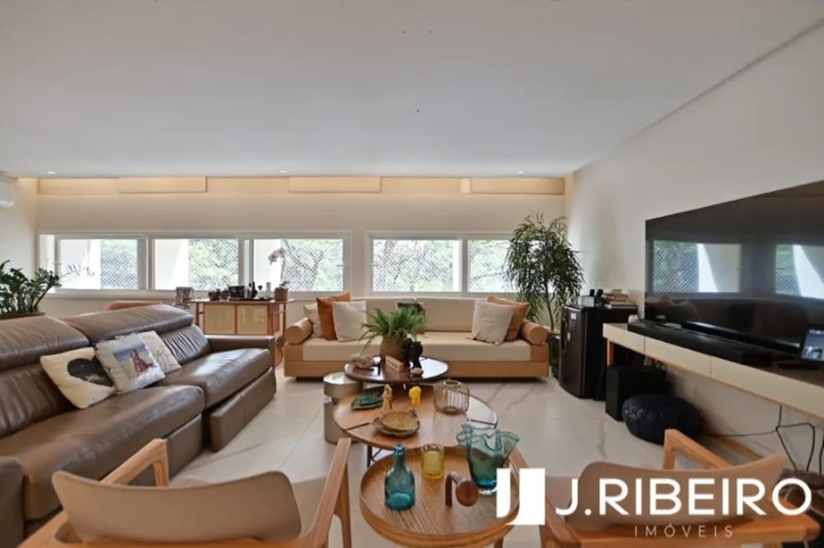 J.RIBEIRO VENDESQS 208 Bloco K, Andar Alto | Asa SulApartamento Reformadíssimo c...