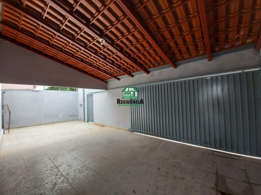 Casa contendo:-02 quartos sendo 01 suíte-Sala espaçosa-Cozinha-Garagem com vaga ...