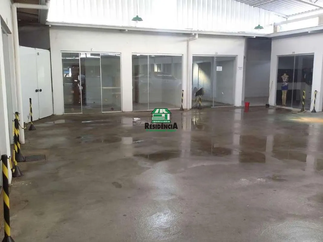 Salas comerciais com aproximadamente 13m², sendo que temos salas de 2.80 x 4.50 ...