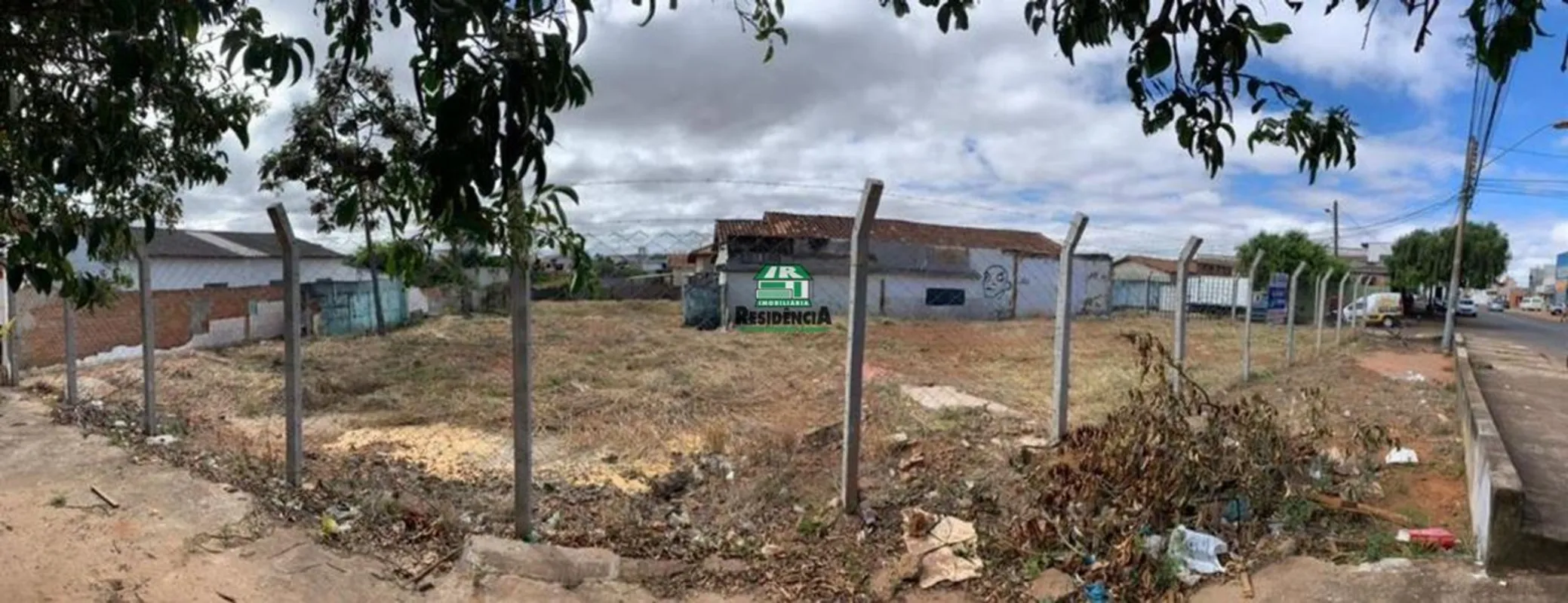 Área comercial medindo 1.100 m², cercada.Ótima localização. Estuda proposta no s...
