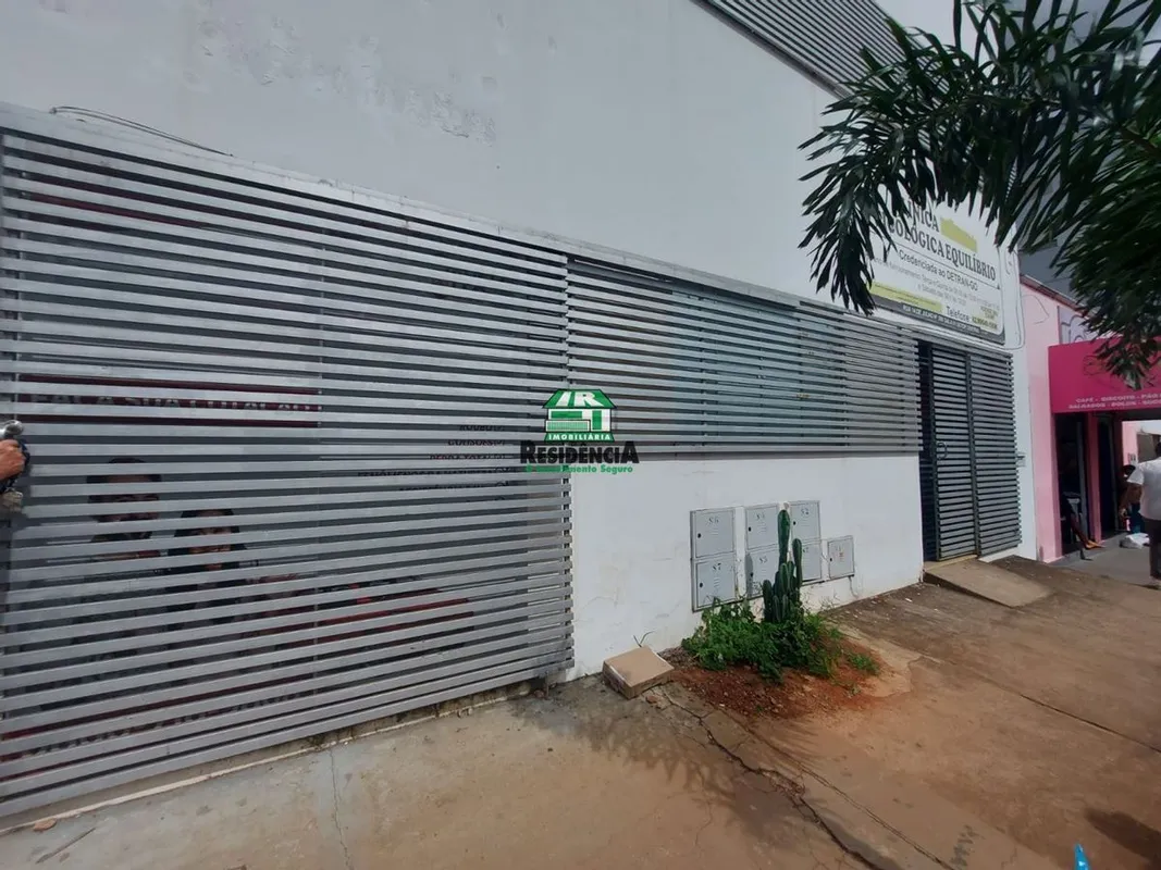 Características do Imóvel:Acesso por escadasRecepção ampla05 salas, cada uma com...