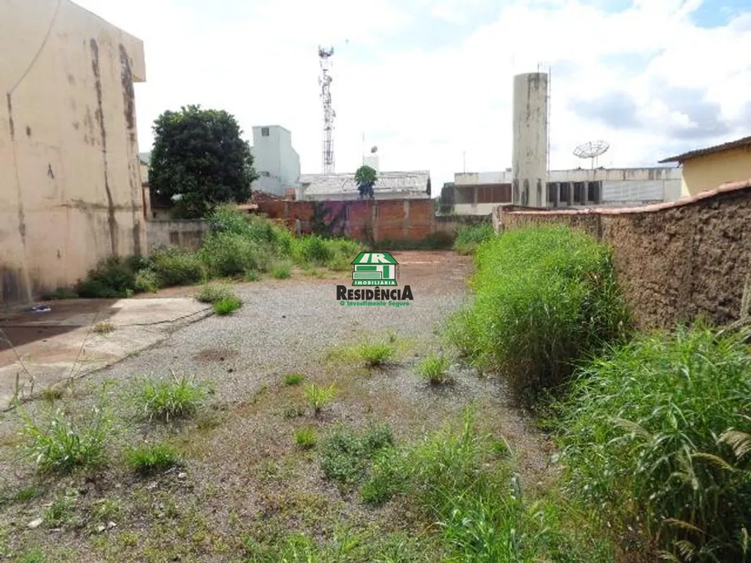 Terreno no Setor Central,com aproximadamente 650 m², murado e com portão. 29/08/...