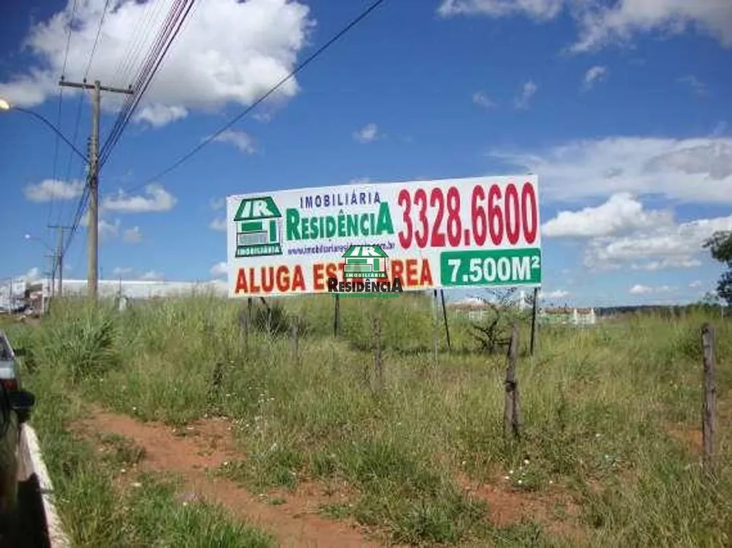 Terreno Comercial no Jamil Miguel, terreno cercado com pequeno declive para o fu...
