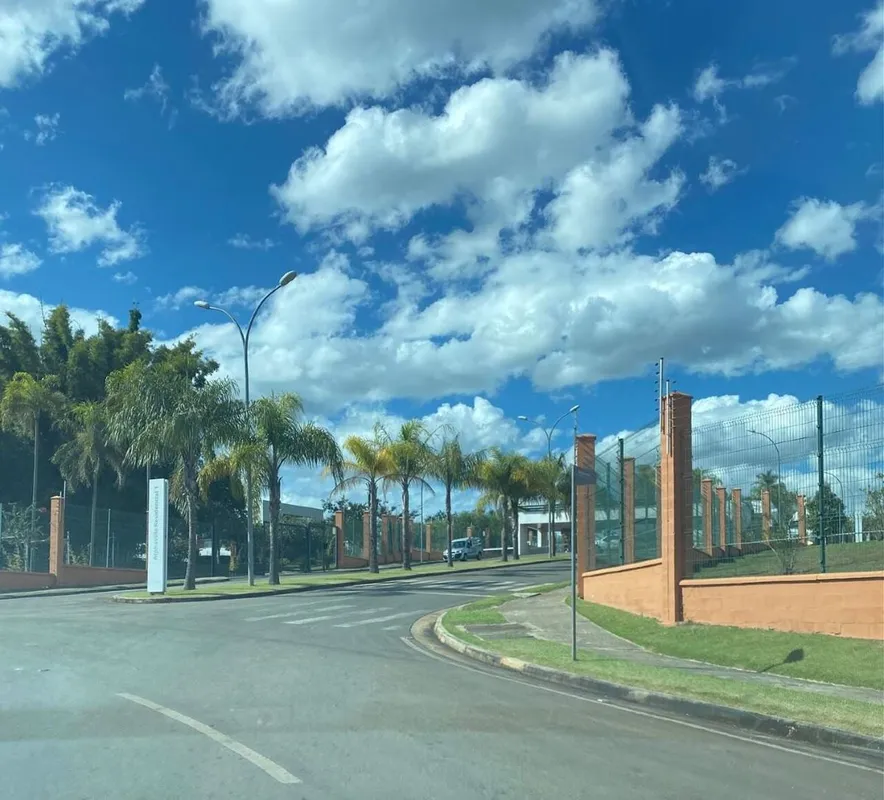 DALL´OCA IMÓVEIS VENDE:Que tal adquirir o seu lote no Condomínio Alphaville I, t...