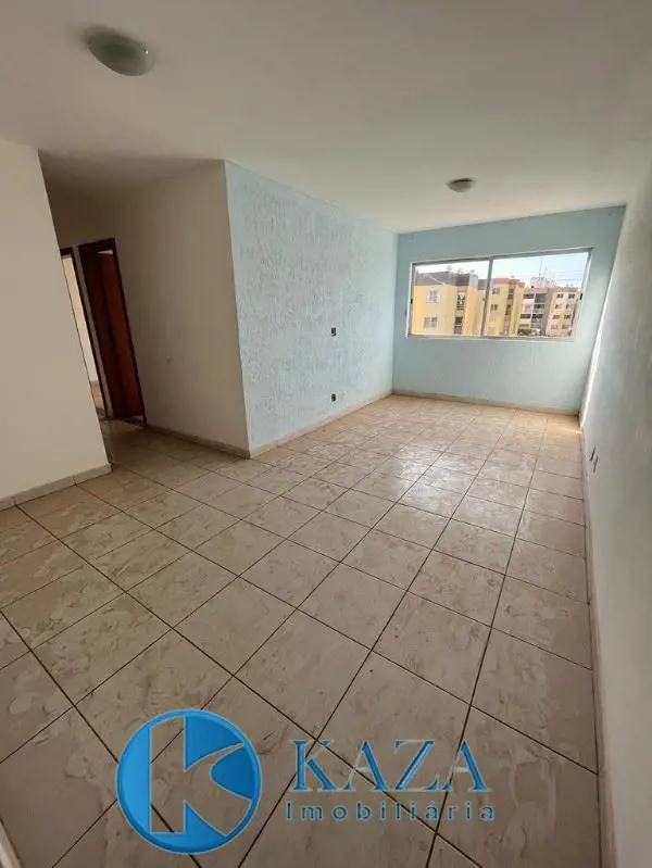 - Apartamento com 03 quartos sendo um suíte, sala de estar/jantar, 01 banheiro s...