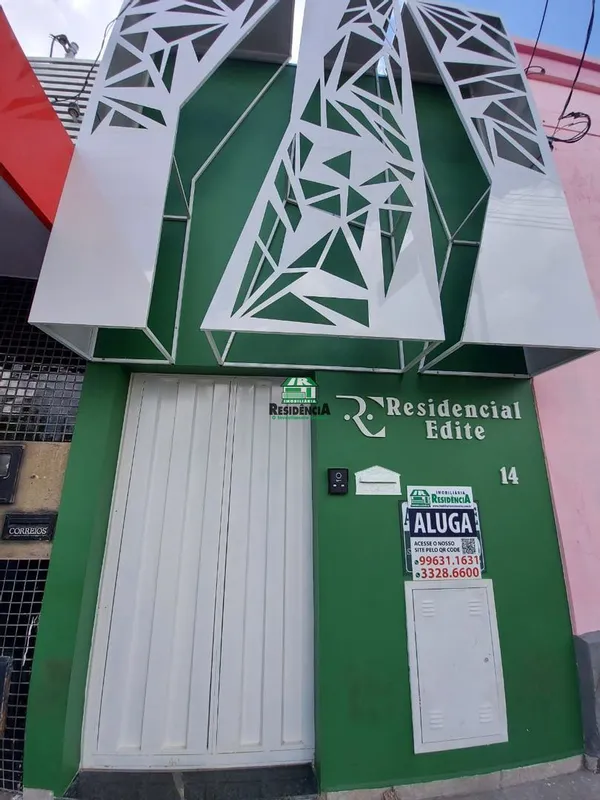 Kitnet contendo: cozinha com pia em granito, prateleiras, fogão elétrico com 02 ...