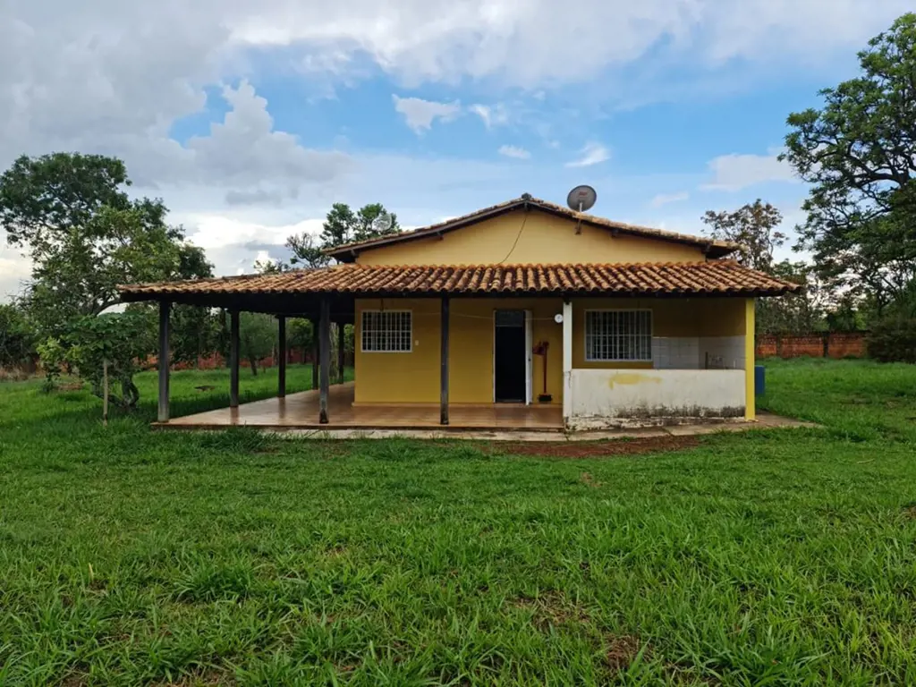 MENDONÇA VENDECHÁCARA 2ha, TOTALMENTE PLANA, MURADA, COM CASA DE TRÊS QUARTOS E ...